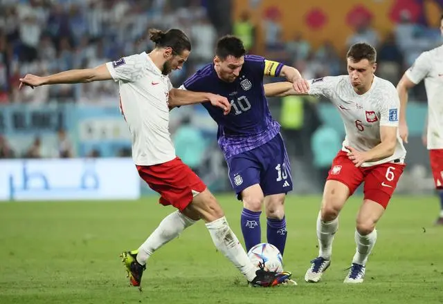 卡塔尔世界杯：阿根廷 2:0 胜波兰，小
